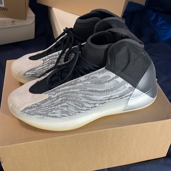 Adidas Yeezy Qntm Lifestyle OG Size 12, Used 9.5/10 condition - Picture 3 of 7